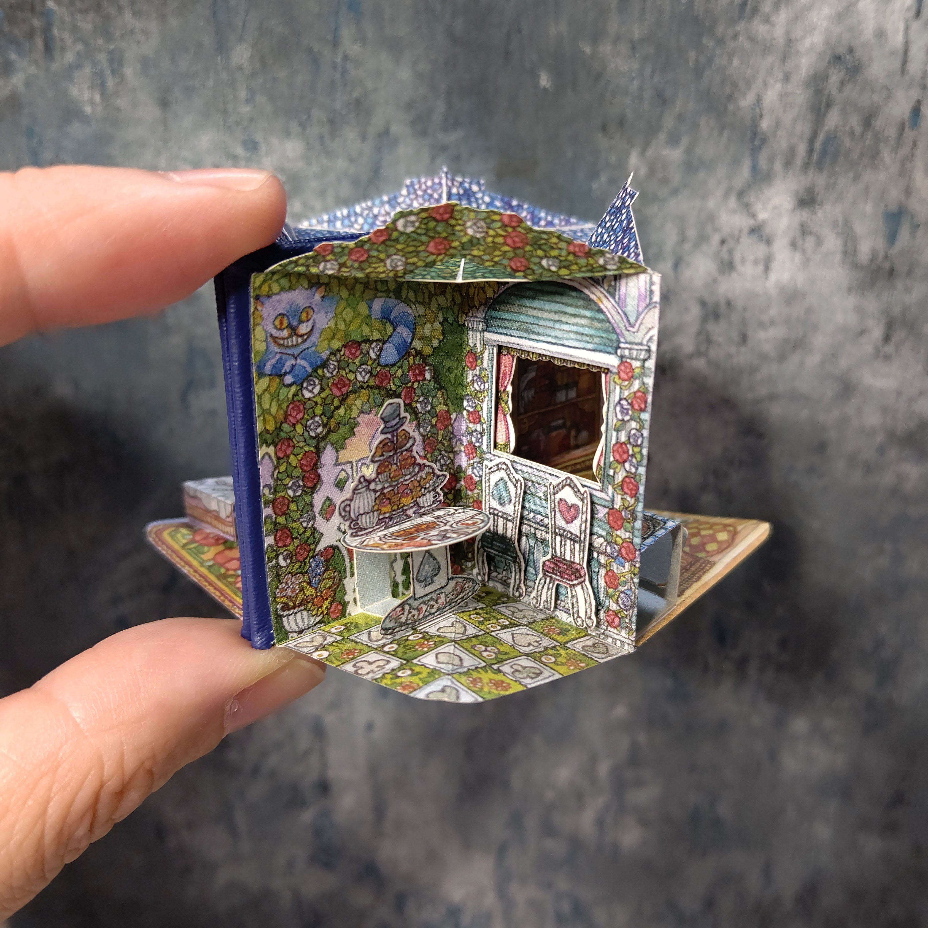The Wonder House of Alice – miniature POP-UP book