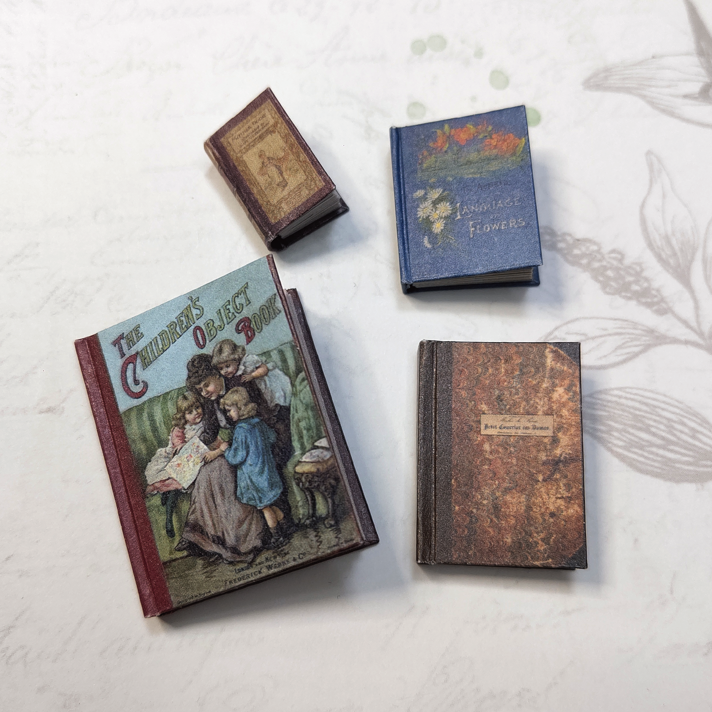 豆本　洋書　絵本　tiny strawberry books 豆本 洋書 絵本 tiny strawberry books