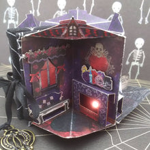 Lade das Bild in den Galerie-Viewer, Horrorhaus