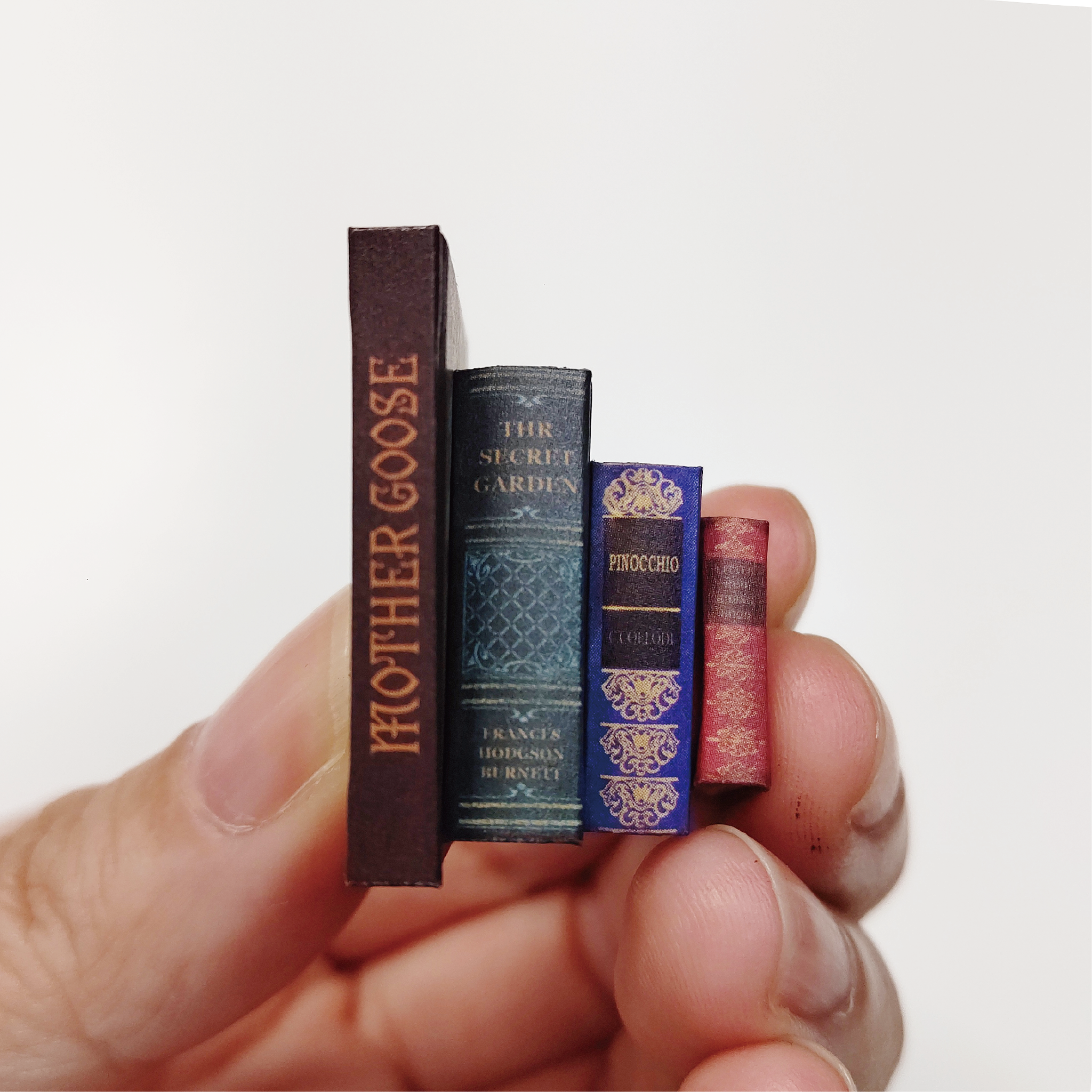 豆本　洋書　絵本　tiny strawberry books Strawberry Mini Notebook – Bradley & Lily