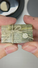 GaleriebetrachterZubehör für Geschenkverpackungen Artikel im Zusammenhang mit Geschenkpapierund schauen Sie sich das Video an

